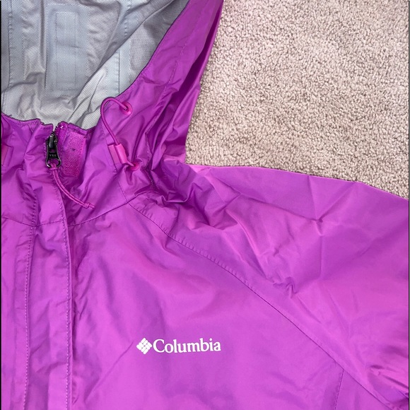 Columbia Jackets & Blazers - Women’s Columbia Raincoat